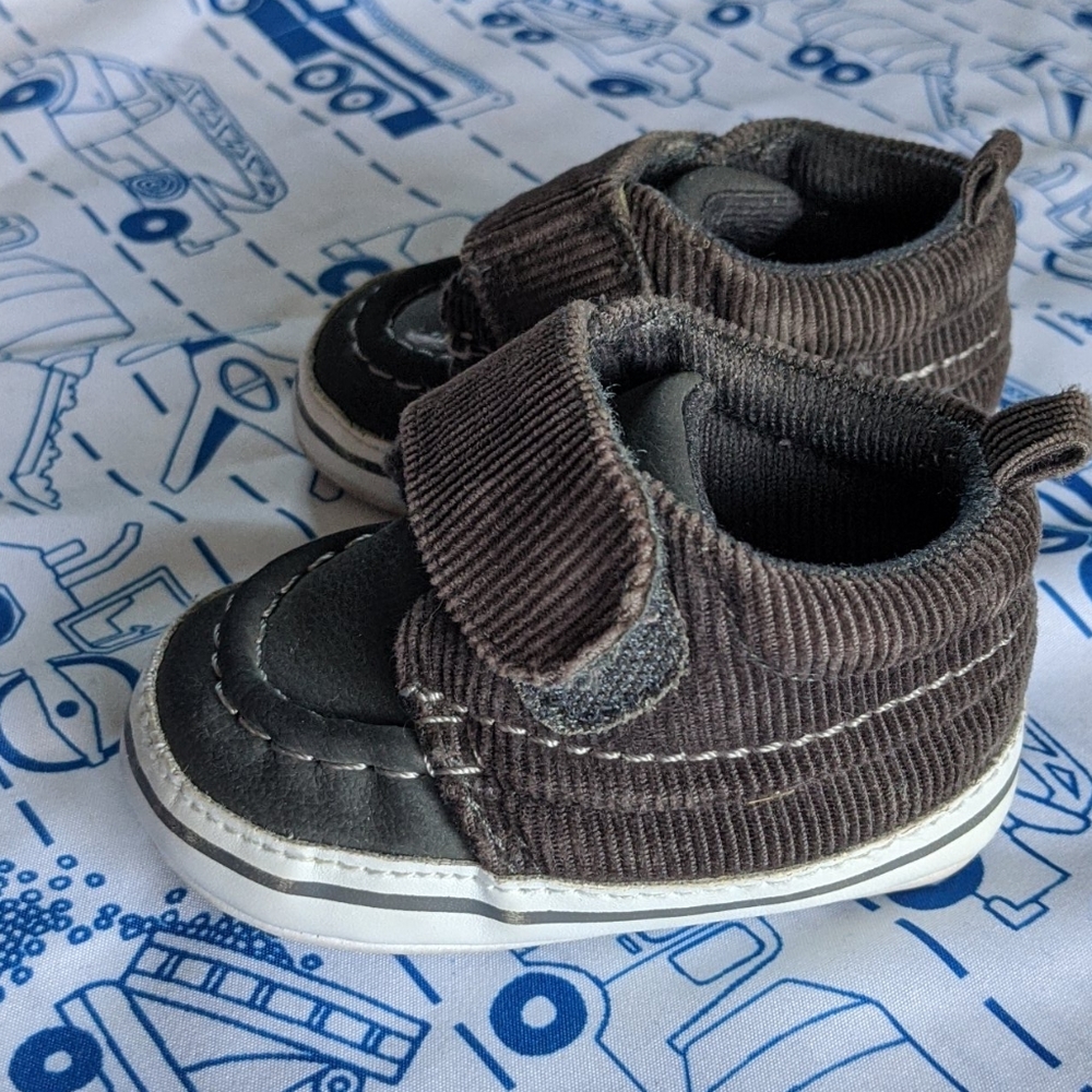 Carter's baby shoes